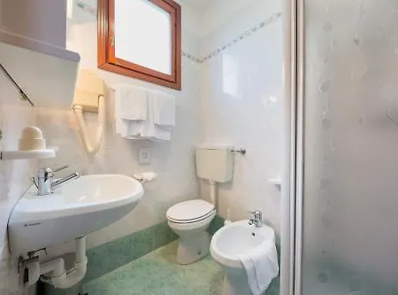 Royal Garni Ξενοδοχείο 3*