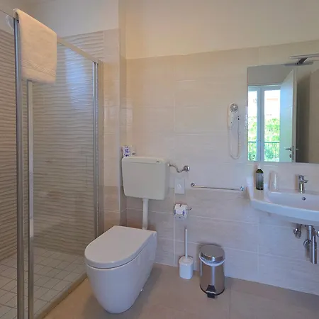 Ξενοδοχείο Royal Garni 3*