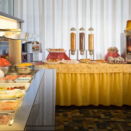 Royal Garni Hotel 3*