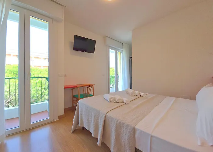 Royal Garni فندق كاوْرلي