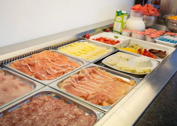 Royal Garni فندق